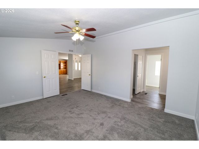 503 S 51ST Pl, Springfield, OR 97478