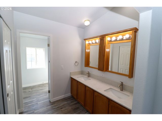 503 S 51ST Pl, Springfield, OR 97478