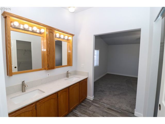 503 S 51ST Pl, Springfield, OR 97478