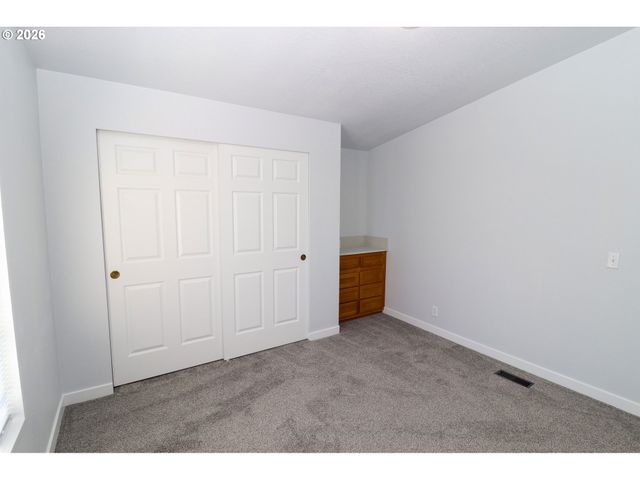 503 S 51ST Pl, Springfield, OR 97478