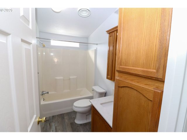 503 S 51ST Pl, Springfield, OR 97478