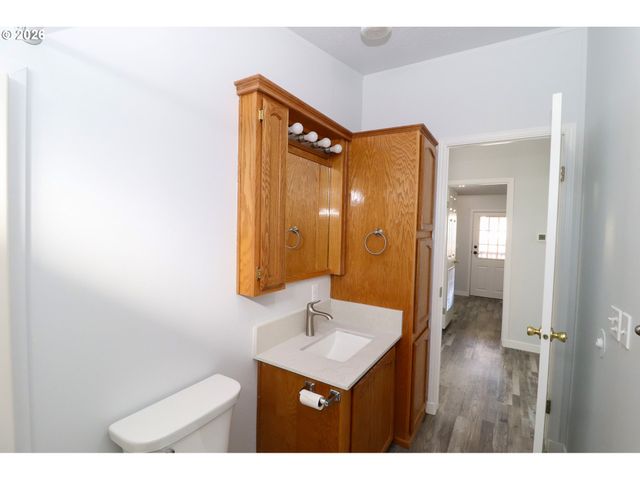 503 S 51ST Pl, Springfield, OR 97478