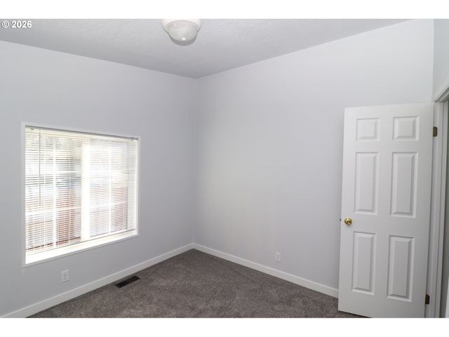 503 S 51ST Pl, Springfield, OR 97478