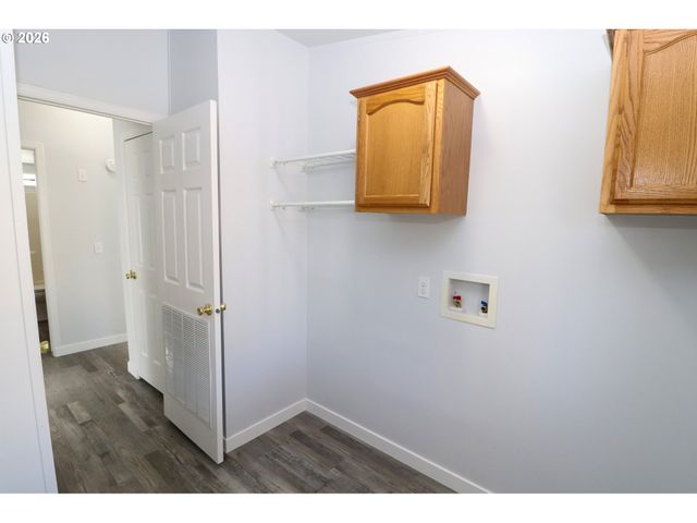 503 S 51ST Pl, Springfield, OR 97478