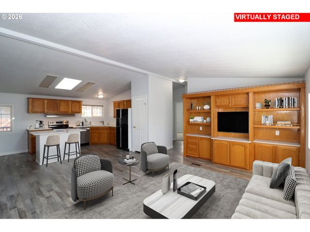 503 S 51ST Pl, Springfield, OR 97478