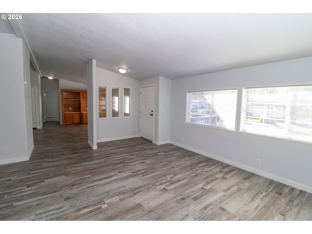 503 S 51ST Pl, Springfield, OR 97478