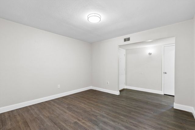 1900 Spies Spring Court, Arlington, TX 76006