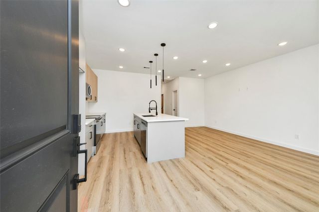 5201 Fairchild St Street B, Houston, TX 77028