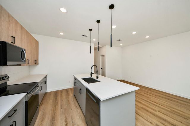 5201 Fairchild St Street B, Houston, TX 77028