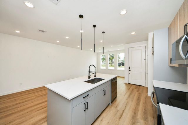 5201 Fairchild St Street B, Houston, TX 77028