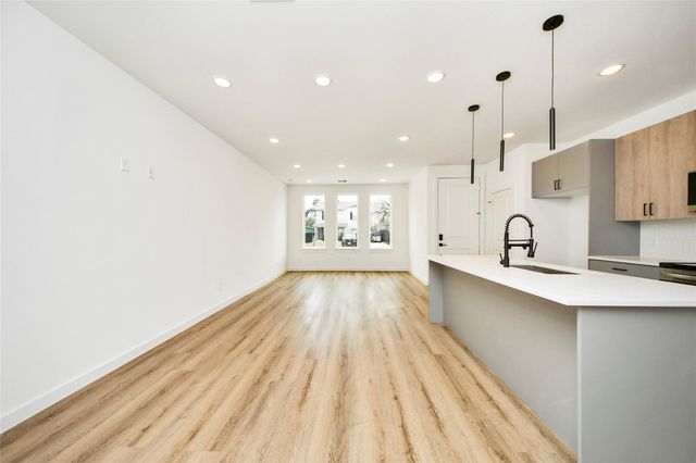 5201 Fairchild St Street B, Houston, TX 77028