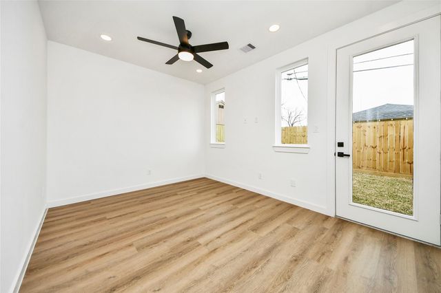 5201 Fairchild St Street B, Houston, TX 77028