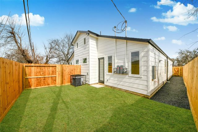 5201 Fairchild St Street B, Houston, TX 77028