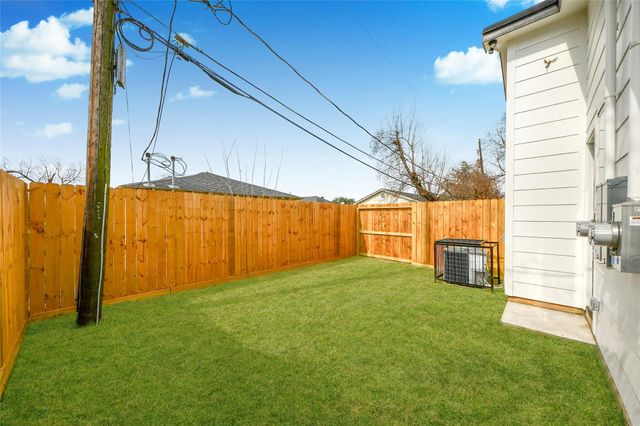 5201 Fairchild St Street B, Houston, TX 77028