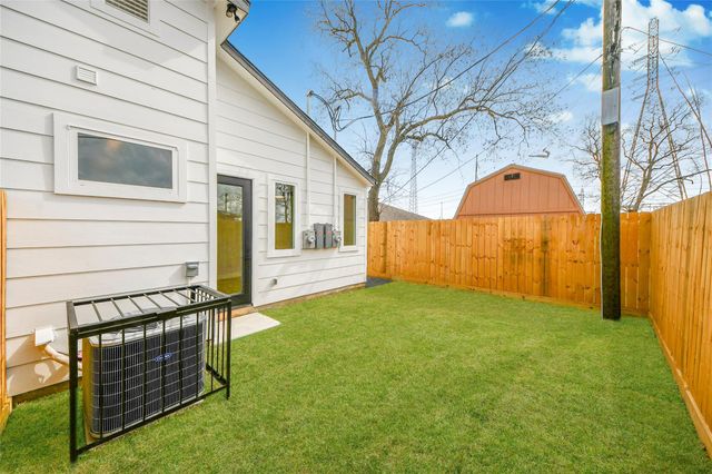 5201 Fairchild St Street B, Houston, TX 77028