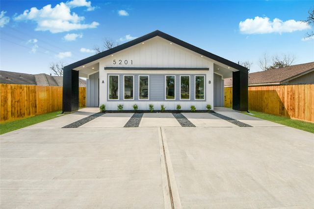 5201 Fairchild St Street B, Houston, TX 77028
