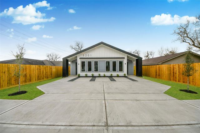 5201 Fairchild St Street B, Houston, TX 77028