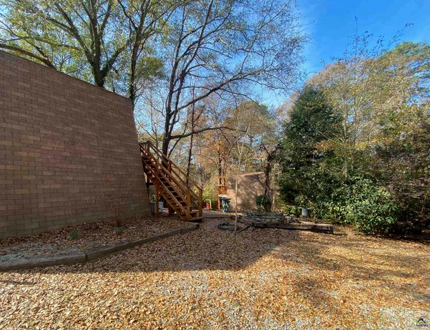 231 W Seminole Drive, Byron, GA 31008