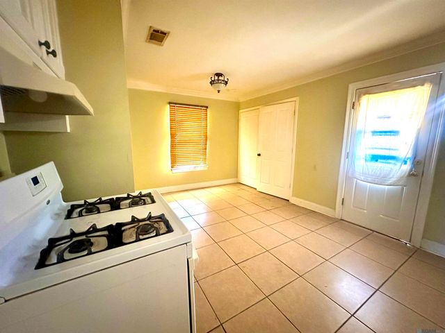 1957 Rhodes Ave, Baton Rouge, LA 70802