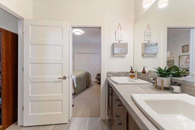 1820 N Highbury Way, Eagle, ID 83616