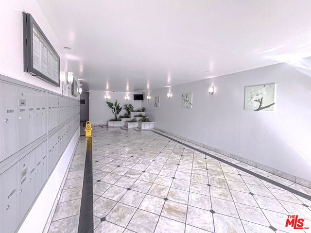 533 S St Andrews Place 416, Los Angeles, CA 90020