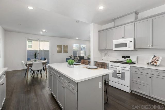 8612 Arlington Way, Santee, CA 92071