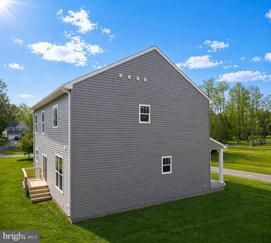 8 WILLIAM AND MARY LN, Stafford, VA 22554