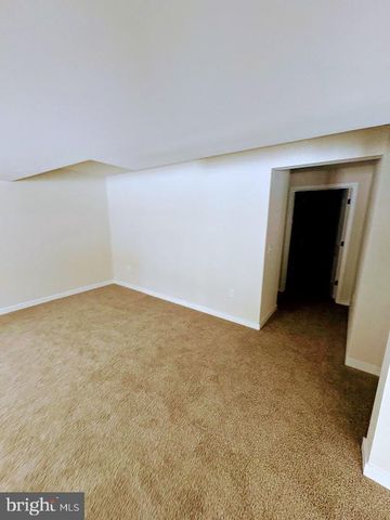 8 WILLIAM AND MARY LN, Stafford, VA 22554