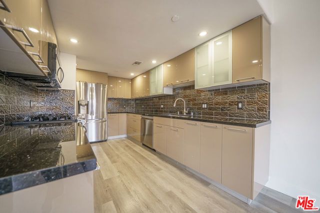 970 S St Andrews Place 306, Los Angeles, CA 90019