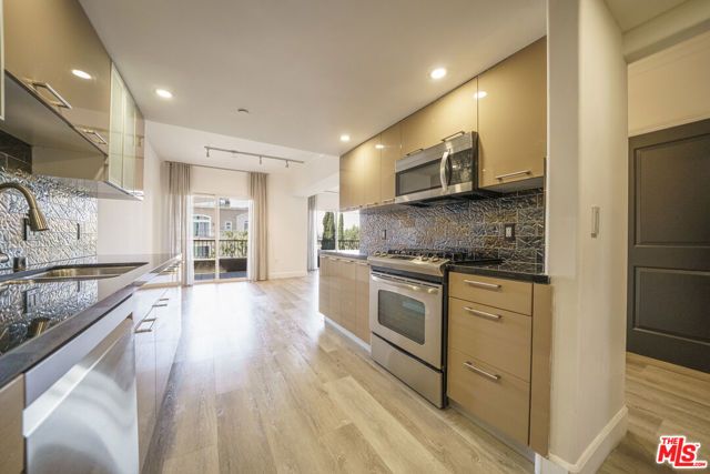 970 S St Andrews Place 306, Los Angeles, CA 90019