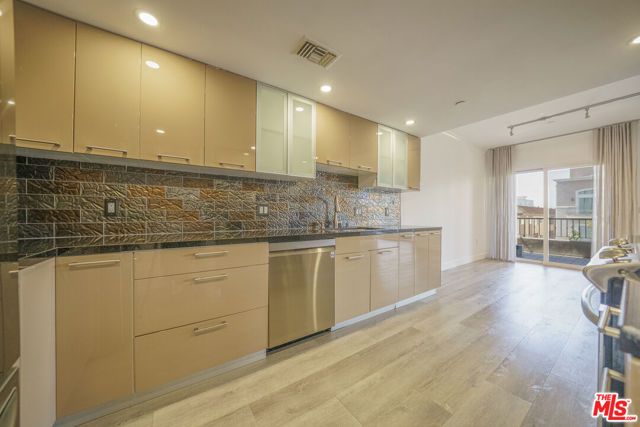 970 S St Andrews Place 306, Los Angeles, CA 90019