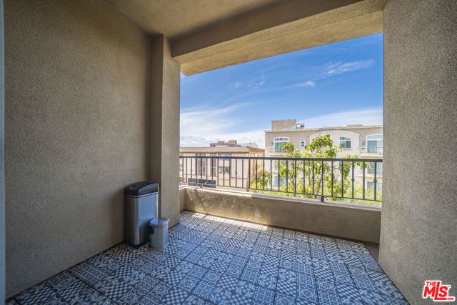 970 S St Andrews Place 306, Los Angeles, CA 90019