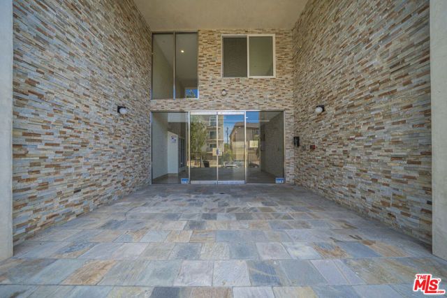 970 S St Andrews Place 306, Los Angeles, CA 90019