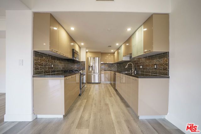 970 S St Andrews Place 306, Los Angeles, CA 90019