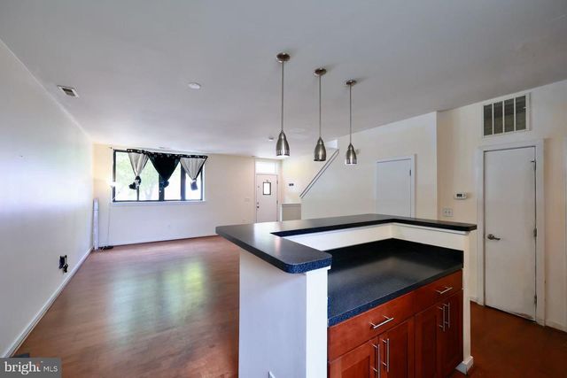 621-00 N 10TH ST, Philadelphia, PA 19123