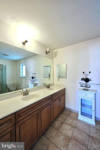 621-00 N 10TH ST, Philadelphia, PA 19123