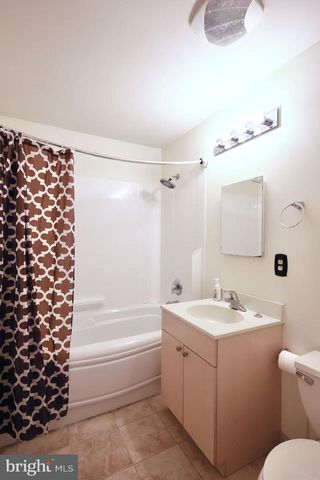 621-00 N 10TH ST, Philadelphia, PA 19123