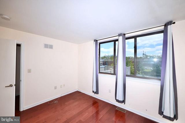 621-00 N 10TH ST, Philadelphia, PA 19123