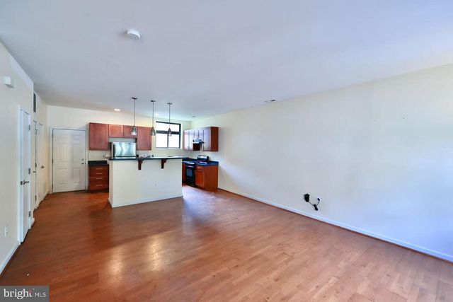621-00 N 10TH ST, Philadelphia, PA 19123