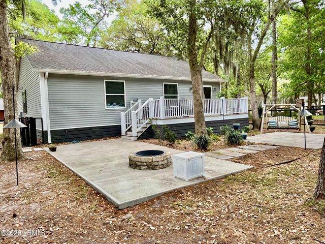 7 Canopy Lane, St. Helena Island, SC 29920