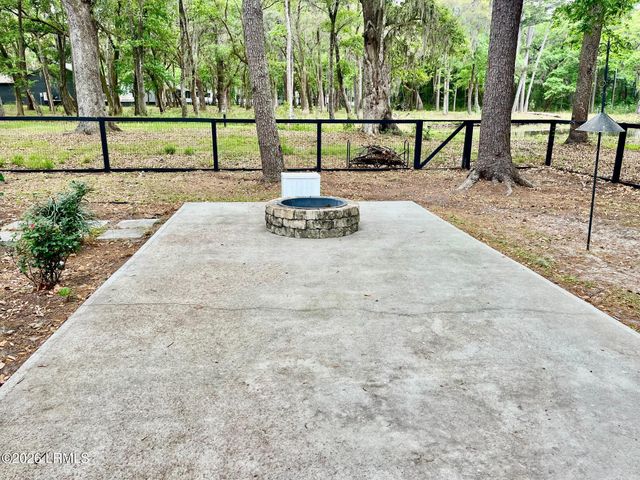 7 Canopy Lane, St. Helena Island, SC 29920