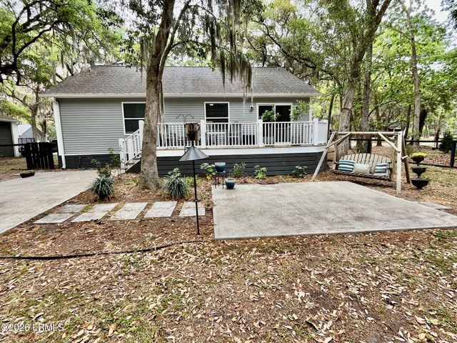 7 Canopy Lane, St. Helena Island, SC 29920