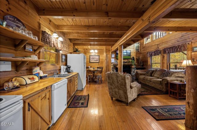 3040 Brothers Way, Sevierville, TN 37862