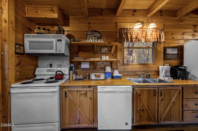 3040 Brothers Way, Sevierville, TN 37862
