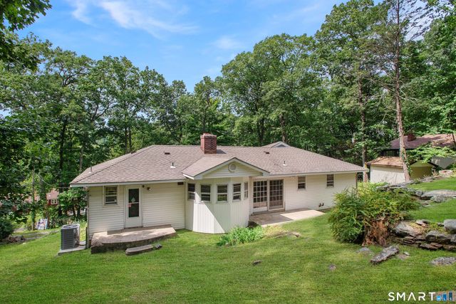 4 Musnug Road, Danbury, CT 06811