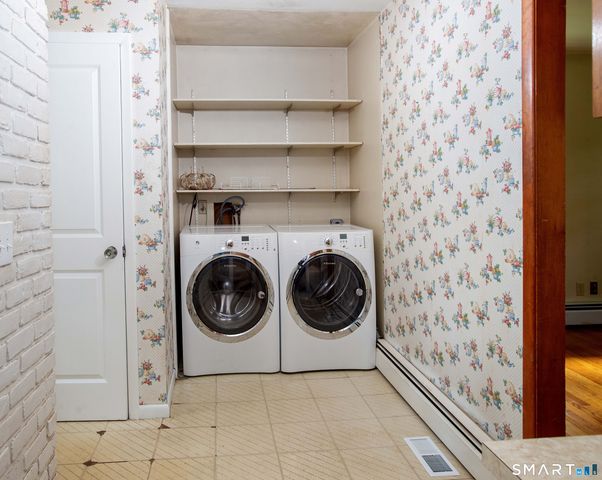 4 Musnug Road, Danbury, CT 06811