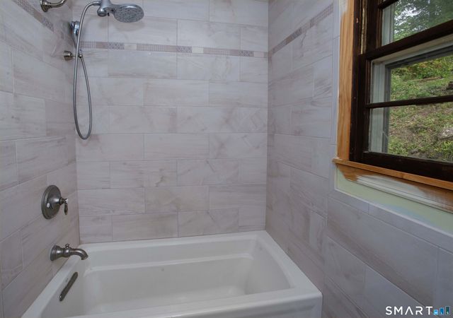 4 Musnug Road, Danbury, CT 06811