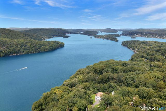 4 Musnug Road, Danbury, CT 06811
