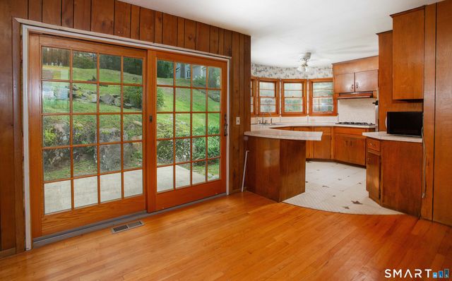 4 Musnug Road, Danbury, CT 06811