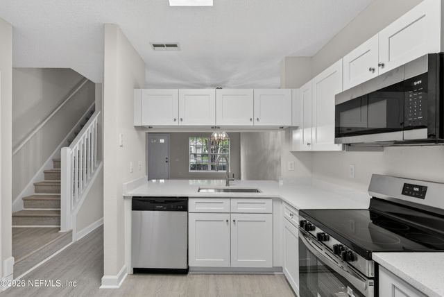 12311 KENSINGTON LAKES Drive 905, Jacksonville, FL 32246
